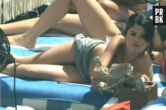 Selena Gomez a repéré les paparazzis !