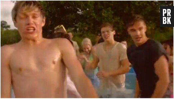 Niall Horan enlève le haut dans le cip de One Direction !