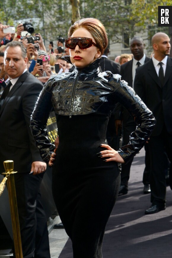 Lady Gaga en pleine promo pour son parfum "Fame"