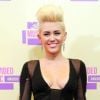 Miley Cyrus, une sexy girl proche de ses parents
