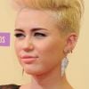 Miley Cyrus : Aussi rebelle que romantique, elle se tatoue des messages d'amour sur le corps