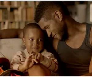 Usher retrouve le sourire en famille dans le clip de Numb