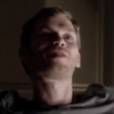 Klaus n'a pas l'air inquiet des menaces qui planent sur lui dans The Vampire Diaries
