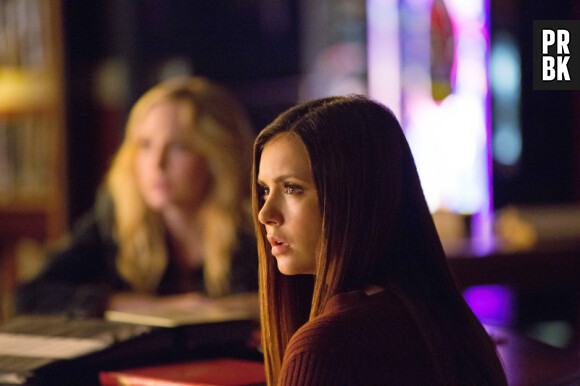 Elena semble perdue dans Vampire Diaries