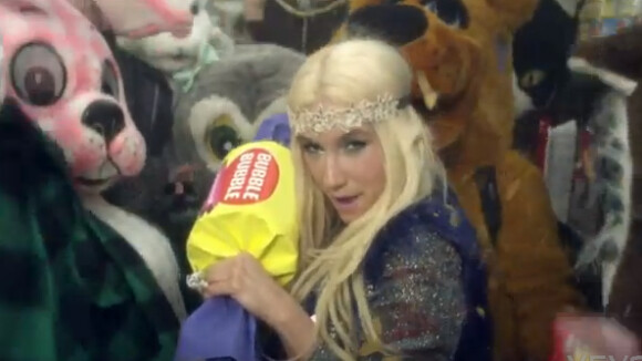 Kesha : C'Mon, son clip festif et délirant !