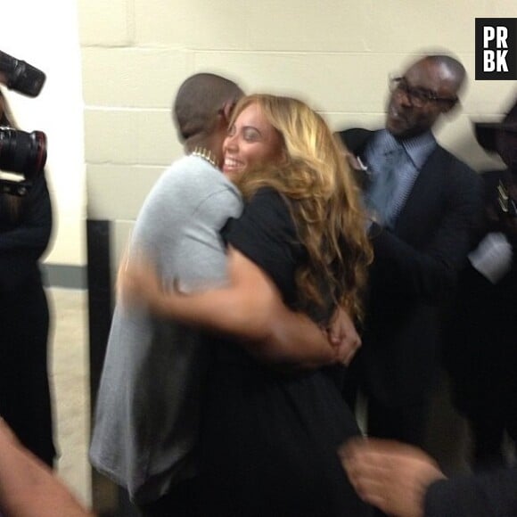 Beyoncé et Jay-Z dans les coulisses du Super Bowl juste après le show.