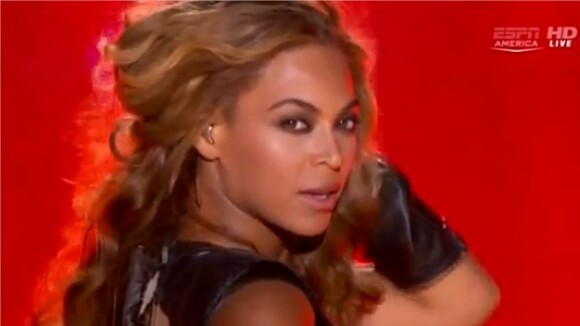 Super Bowl 2013 - "OMG ! Beyoncé a tout déchiré" : Kim Kardashian, Michelle Obama, craquage sur Twitter