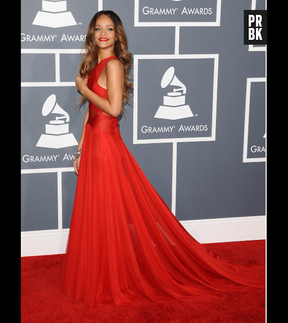 Rihanna, tout sourire aux Grammy 2013