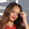 Rihanna s'est affichée avec des nouveaux bijoux aux Grammy 2013
