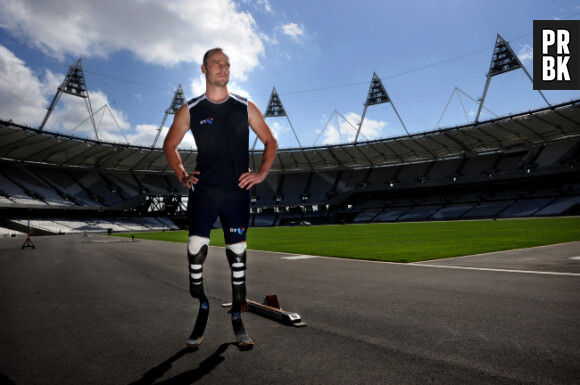 Oscar Pistorius, premier athlète paralympique à avoir participé aux JO en 2012, est sous le choc.