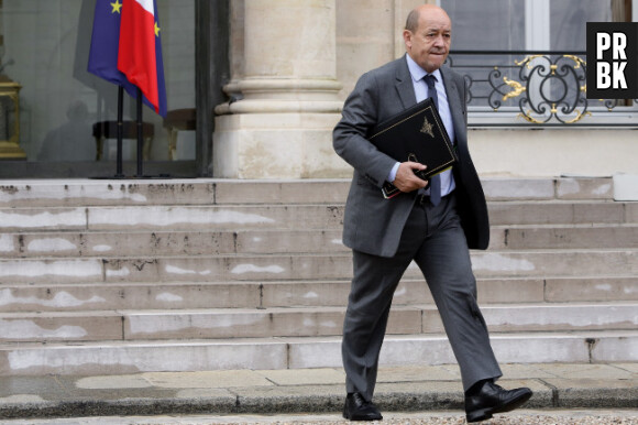 Jean-Yves Le Drian, le ministre de la Défense, précise qu'aucun lien n'est établi avec le Mali.