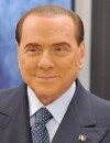 Silvio Berlusconi a voté tranquillement malgré les Femen