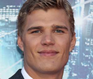 Chris Zylka jouera le personnage de Troy dans Bloodline
