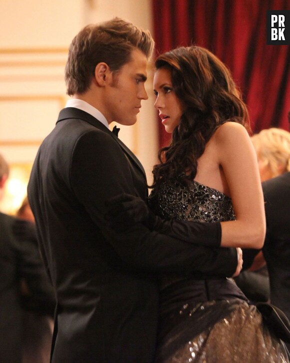 Stefan va-t-il accompagner Elena au bal de promo dans Vampire Diaries ?