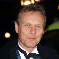 Anthony Head : d'observateur dans Buffy à roi dans The Selection