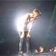 Justin Bieber ne se sent pas bien et sort de scène lors d'un concert à Londres le 7 mars 2013