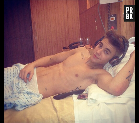 Justin Bieber torse-nu dans son lit d'hôpital après son malaise