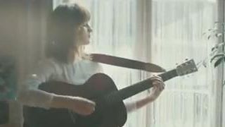 Gabrielle Aplin : Panic Cord, un clip toute en simplicité