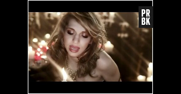 Amandine Bourgeois, sexy dans le clip de L'Enfer et Moi