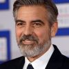 Fini la barbe de papi pour George Clooney