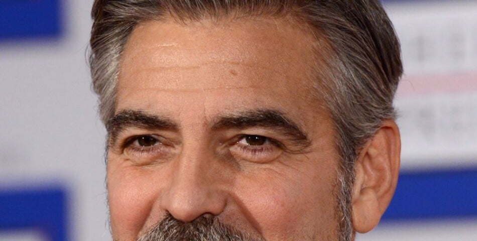 Fini la barbe de papi pour George Clooney