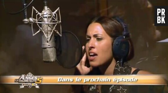 Maude a enregistré pendant plusieurs heures son single dans Les Anges de la télé-réalité 5.