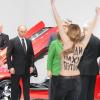 Poutine ne peut s'empêcher de mater les Femen