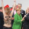 Angela Merkel, elle, avait moins le sourire que Poutine