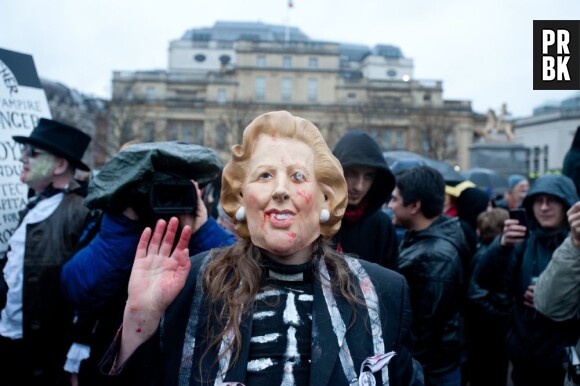 La Thatcher Death Party a réuni des centaines de manifestants samedi soir sur la place du Trafalgare Square