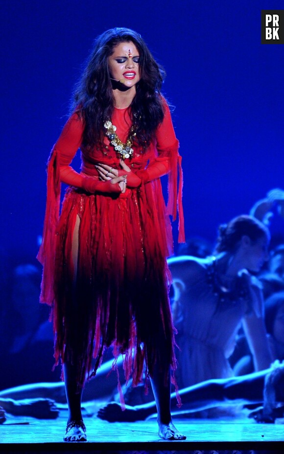 Selena Gomez, sur la scène des MTV Movie Awards 2013 le 14 avril