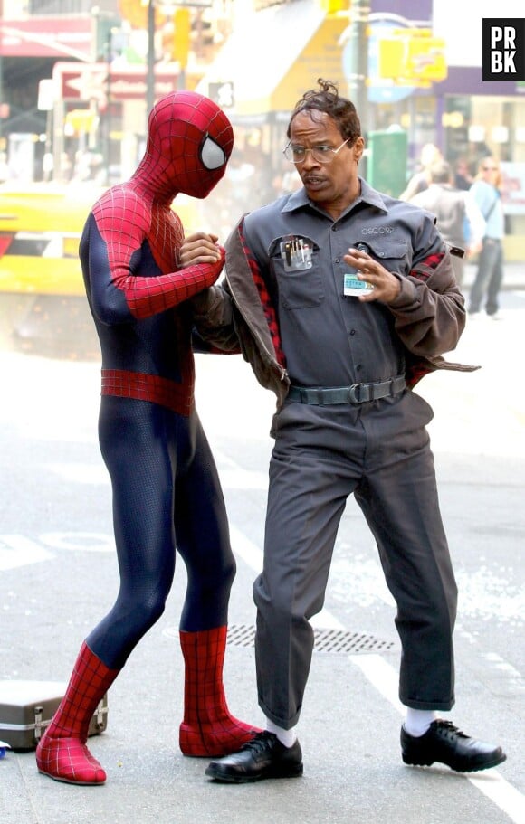 Peter Parker sauve Jamie Foxx dans The Amazing Spider-Man 2