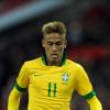 Neymar vend, lui aussi, ses autographes