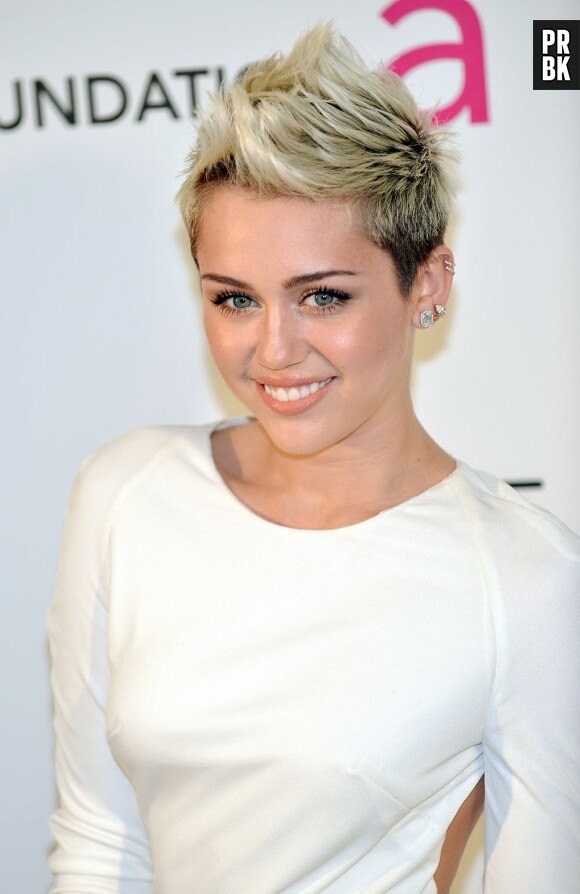 Miley Cyrus annonce qu'elle est numéro 1 de la Hot List de Maxim