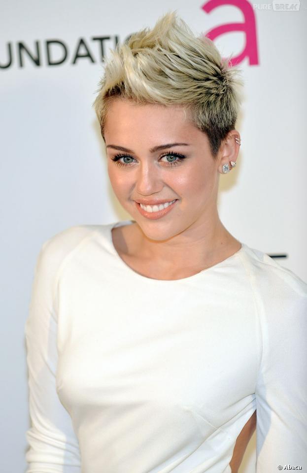 Miley Cyrus annonce qu'elle est numéro 1 de la Hot List de Maxim