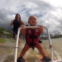 Un bébé de 7 mois déjà pro du ski nautique