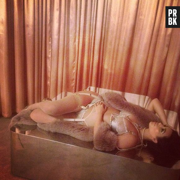 Kim Kardashian prend la pose sur Twitter avant sa grossesse