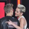 Miley Cyrus dément être en couple avec Justin Bieber