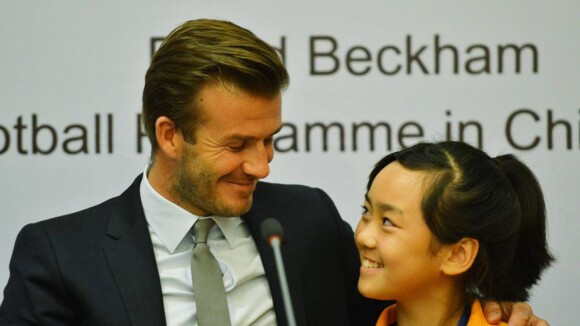 David Beckham en Chine : avalanche de sourires, même pour Victoria