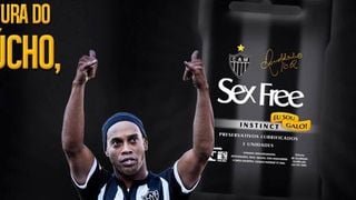 Ronaldinho : le Brésilien range les crampons et sort les capotes pour une pub