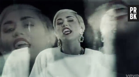 Miley Cyrus clame haut et fort qu'elle fume des joints