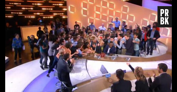 Larmes et câlins géants pour le départ de Michel Denisot