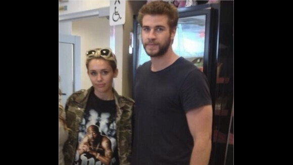 Miley Cyrus : sans pantalon mais avec Liam Hemsworth au Canada