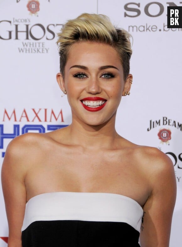 Miley Cyrus : sans pantalon pour ses vacances au Canada