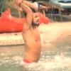 Secret Story 7 : Vincent en transe dans la piscine sur Toxic de Birtney Spears