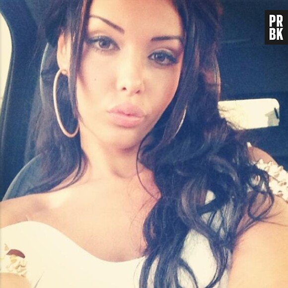 Nabilla Benattia a fait le buzz sur la Toile avec sa baston filmée à Miami pendant les Anges 5.