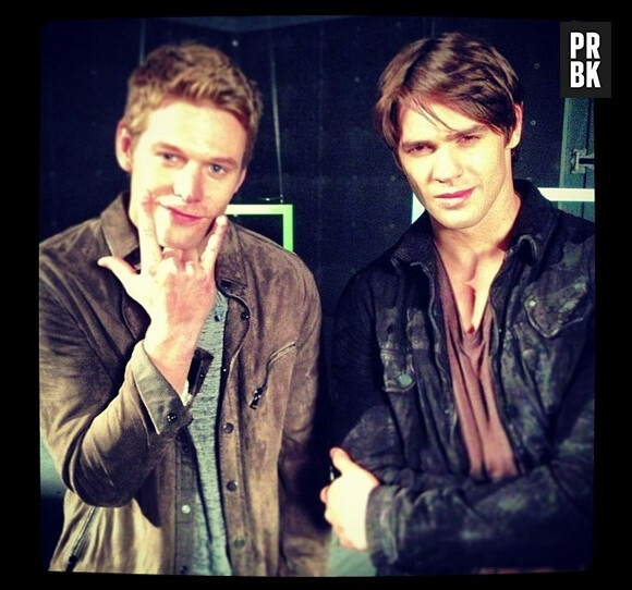 Vampire Diaries saison 5 : Matt et Jeremy dans les coulisses d'un photoshoot