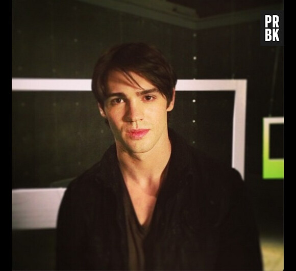 Vampire Diaries saison 5 : Steven R. McQueen dans les coulisses d'un photoshoot