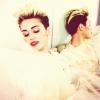 Miley Cyrus en robe de mariée sur Twitter en mai 2013