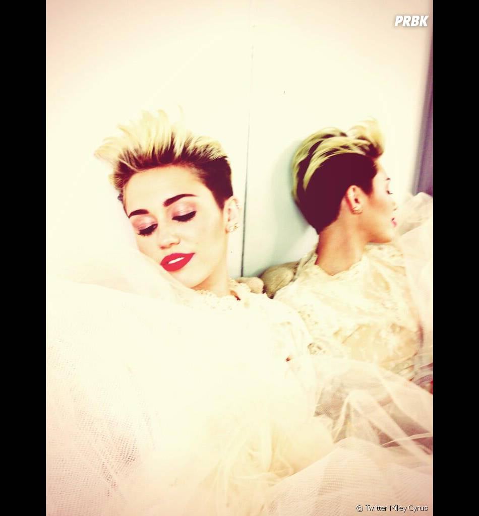 Miley Cyrus en robe de mariée sur Twitter en mai 2013