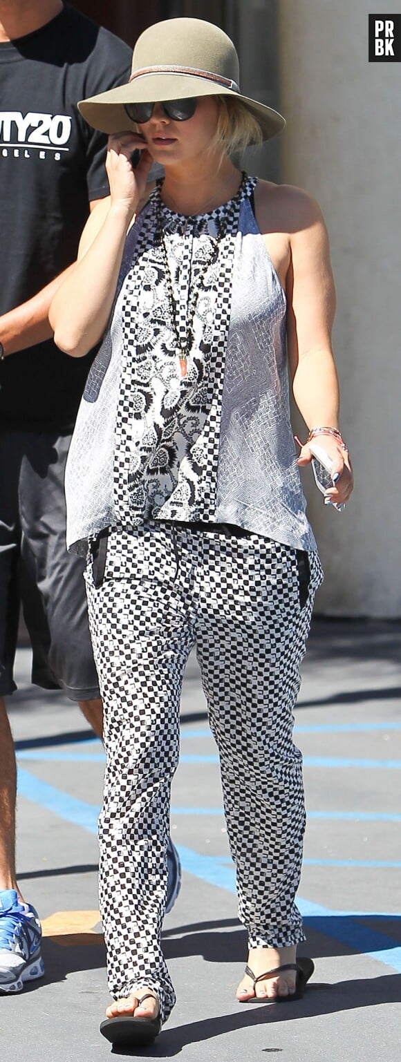 Kaley Cuoco durant une session shopping le 6 août 2013